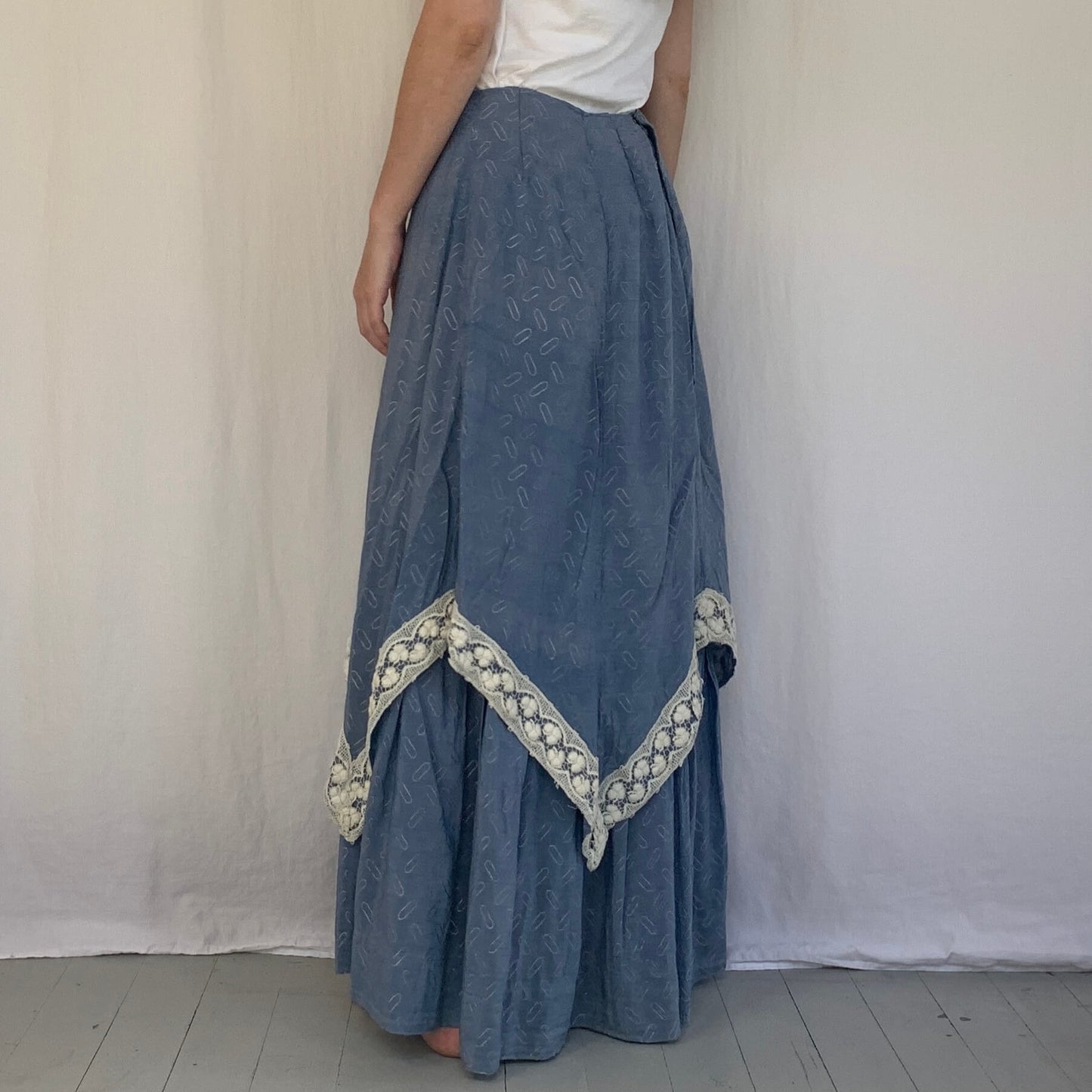 back view of edwardian skirt