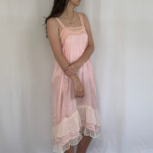 1920s silk dress in light pink with lace ruffled hem