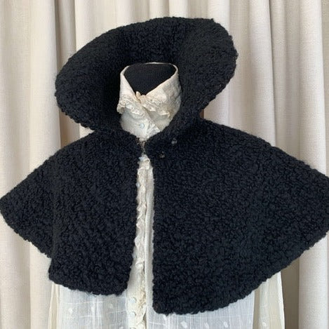 Victorian Shoulder Cape with Medici Collar made of black wool