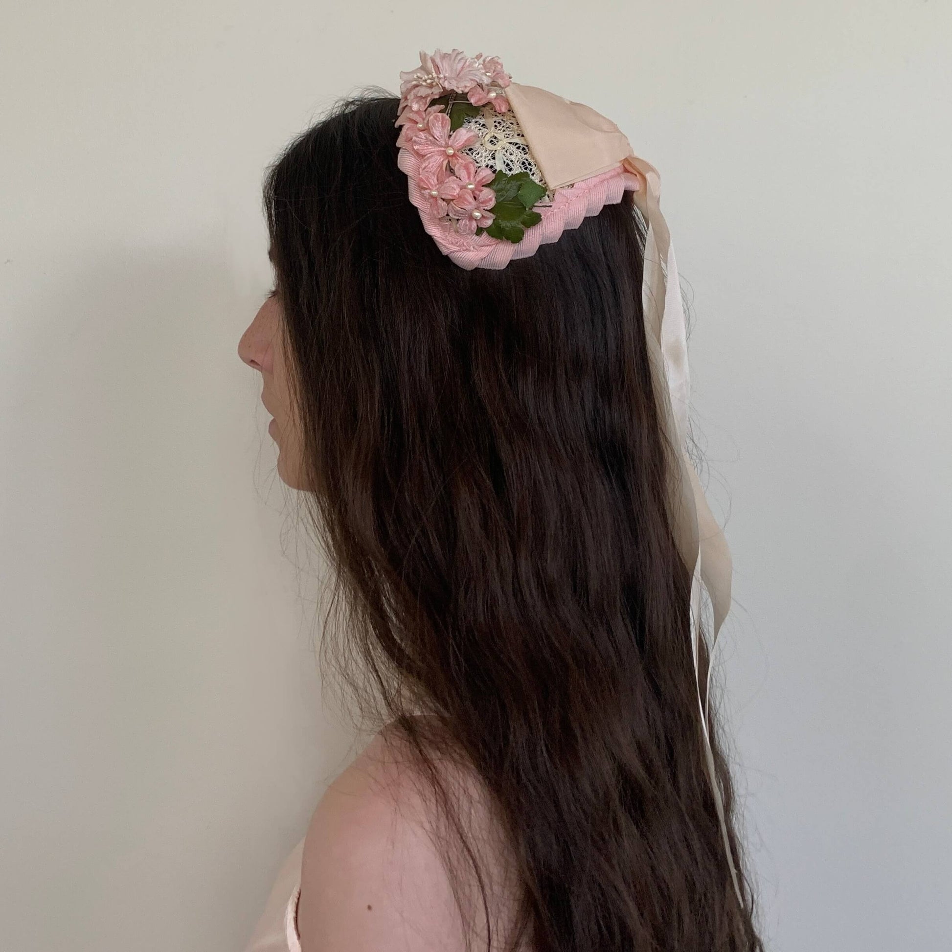side view of the pink eater bonnet on a model