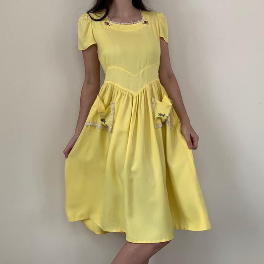 1930s hand embroidered dress in yellow rayon with puff sleeves