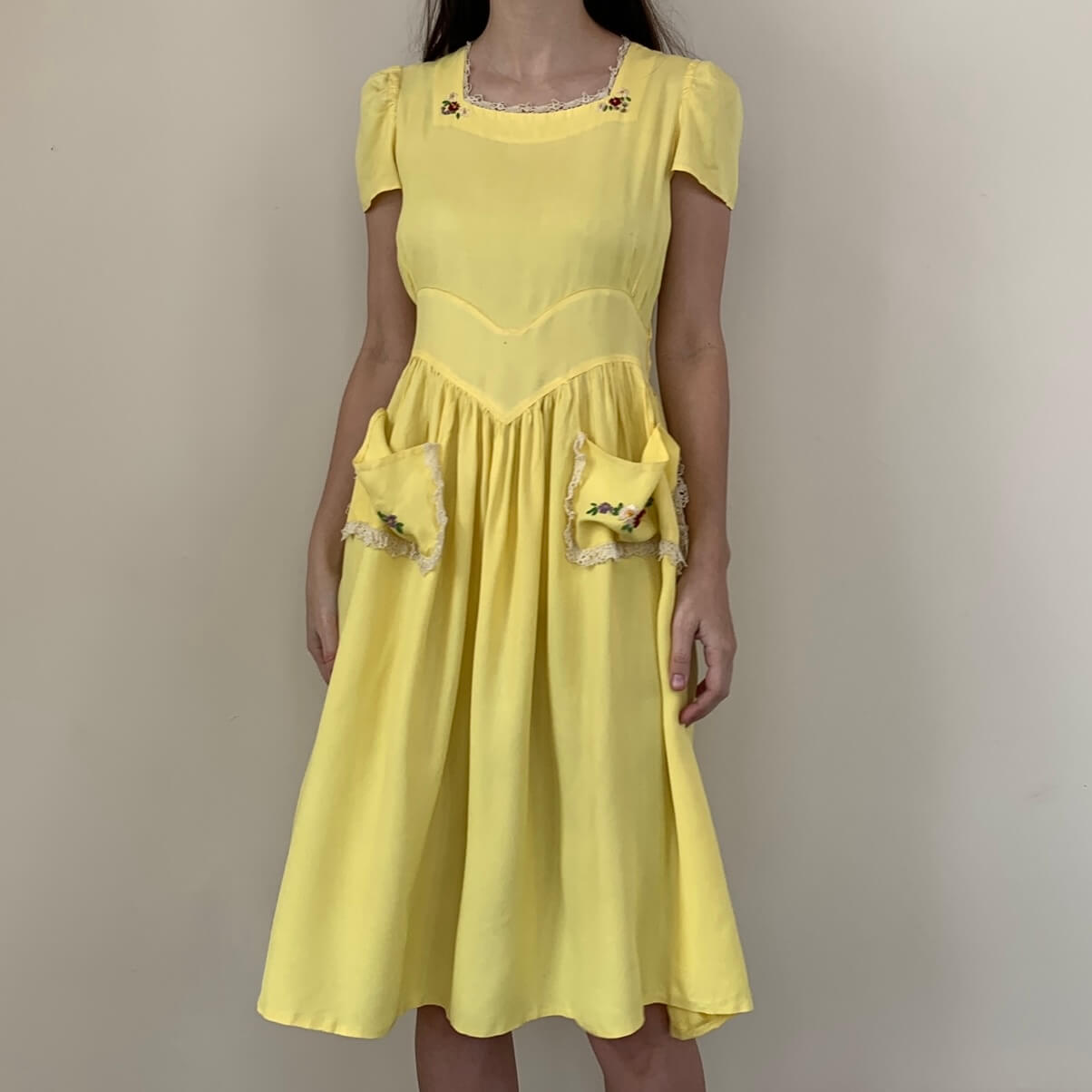 vintage 1930s yellow dress with embroidered flowers and patch pockets