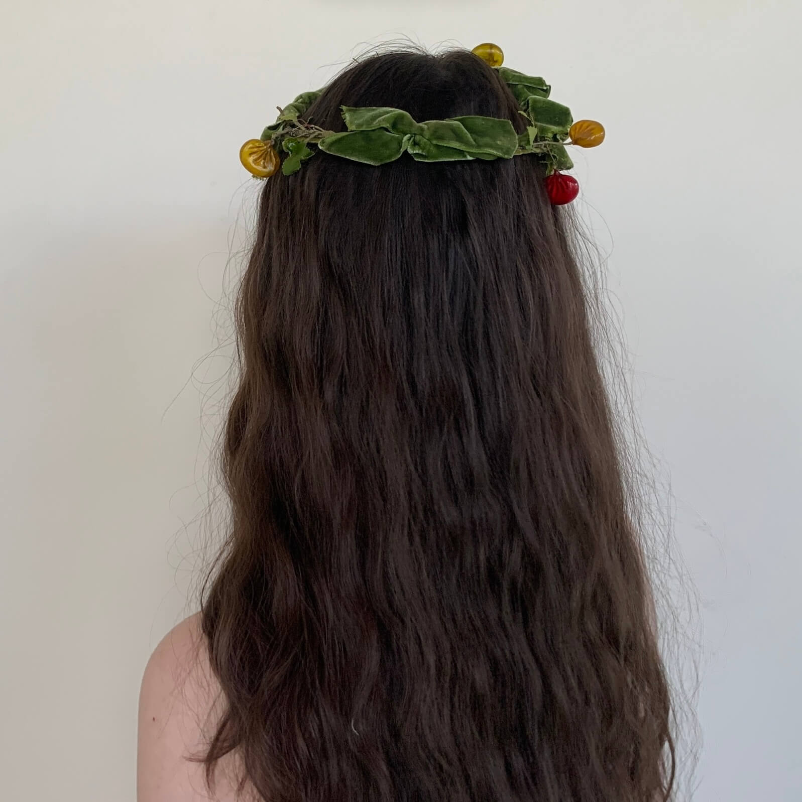 back view of the vintage head piece