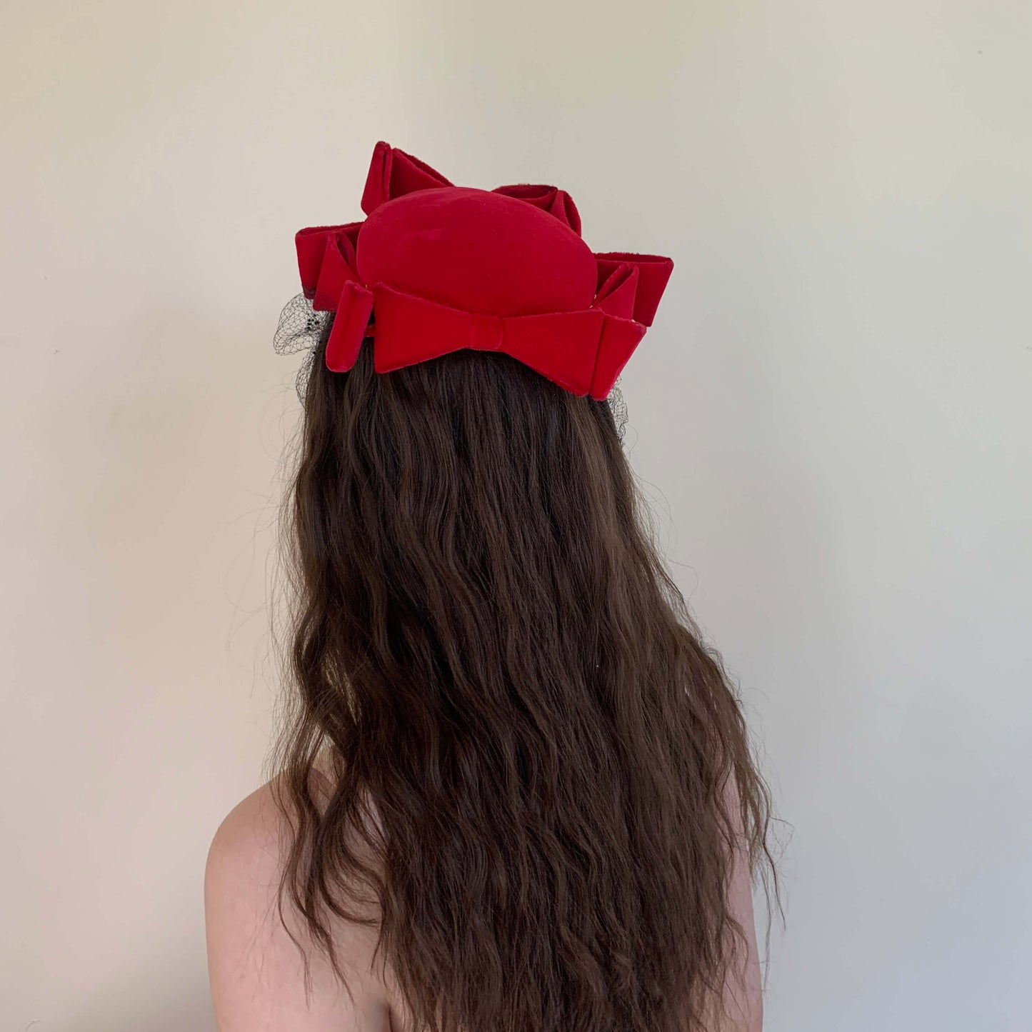 back view of vintage red hat with bows